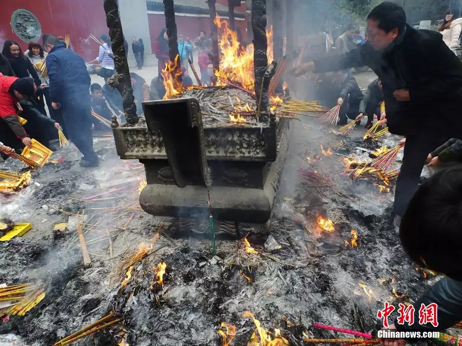 4、的香灰放在家好吗:香灰能辟吗？