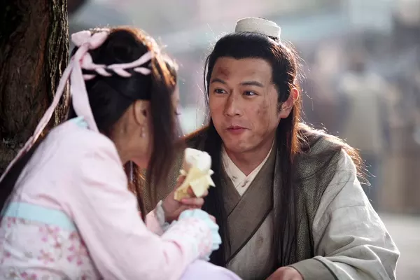 7、关于财神爷的电视剧,讲的是财神跟其他两位下凡关注一个凡人,好像是清朝的,里面记得还有呢!谢谢