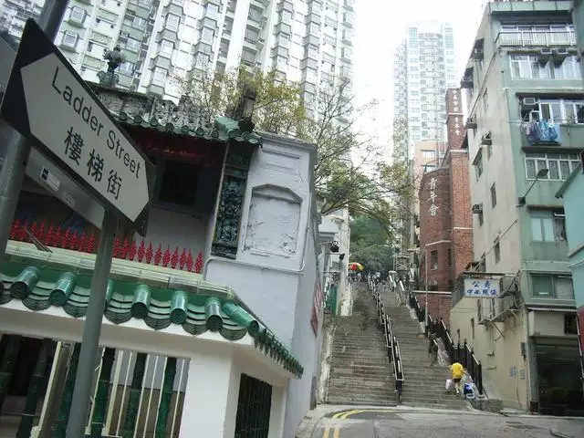 982年18歲是哪一年，18周歲是零幾年出生"