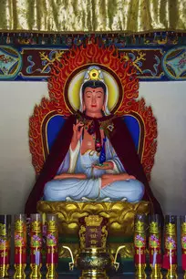 3、财神与谁左谁右:和财神爷面向南边摆放行吗？哪个在左边？哪个在右边？
