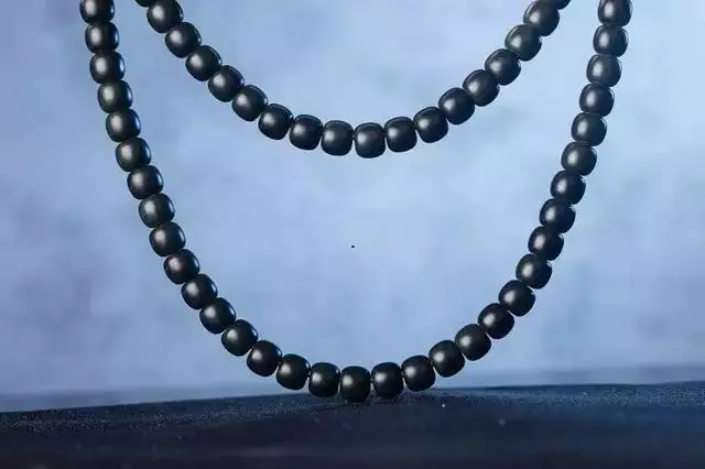 属兔的戴玉好还是金，戴天珠好还是戴玉好