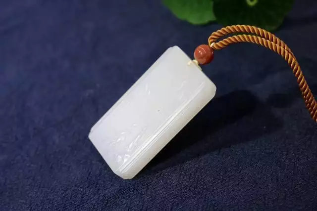 属虎男士佩戴什么吊坠好，属虎戴什么吊坠寓意好