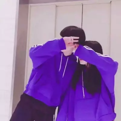 好看情侶頭像一對兩張：QQ情侶頭像 要一對的 好看點的 如果是人的話不要正臉的哦