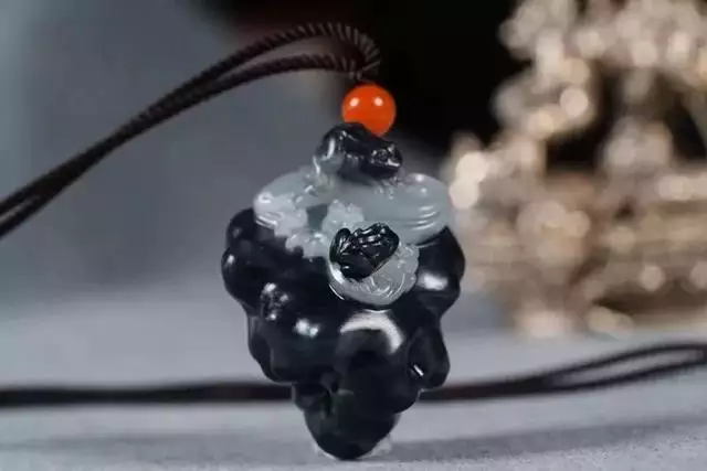 属兔的戴玉好还是金，戴天珠好还是戴玉好