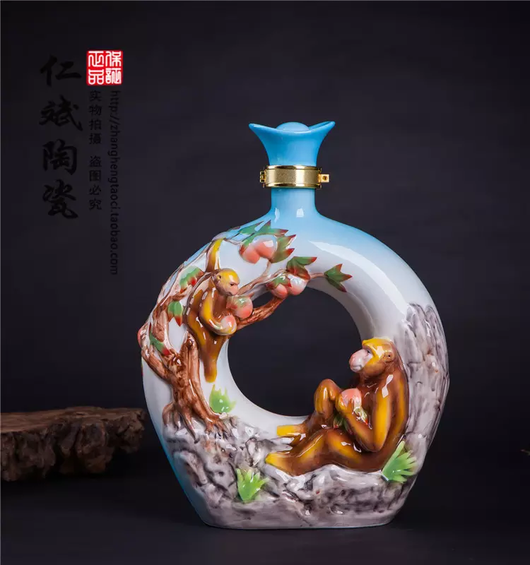 2、十二生肖酒瓶价格图片:茅台国博十二生肖酒价格是多少