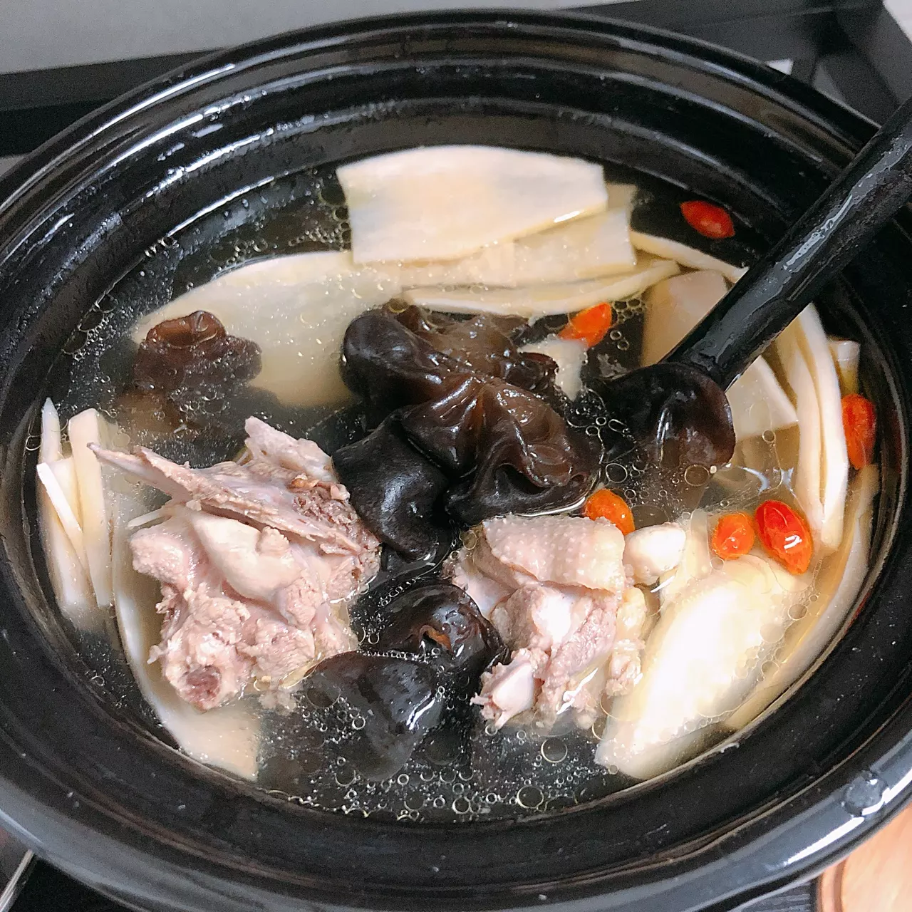2、正宗清燉老鵝湯的做法:四川正宗老鵝湯的做法