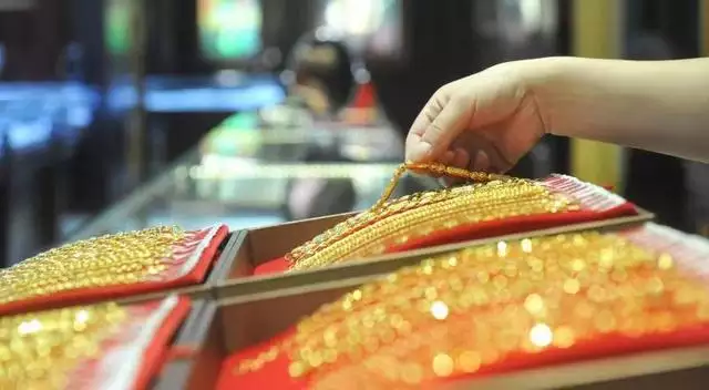 不適合戴金首飾屬相，冷皮適合戴金還是銀