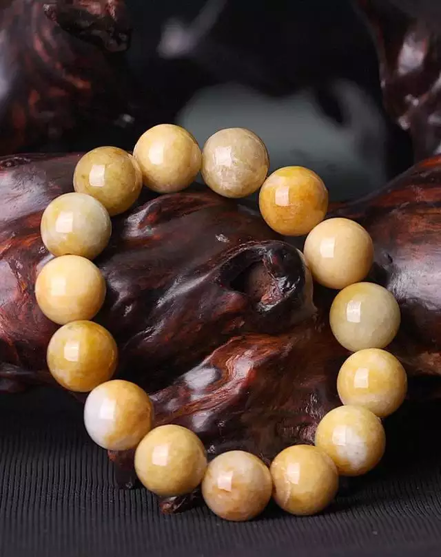 属牛的女人能戴翡翠吗，属牛的人能带金首饰吗