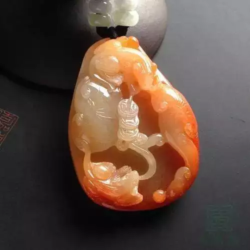 属牛的女人能戴翡翠吗，属牛的人能带金首饰吗