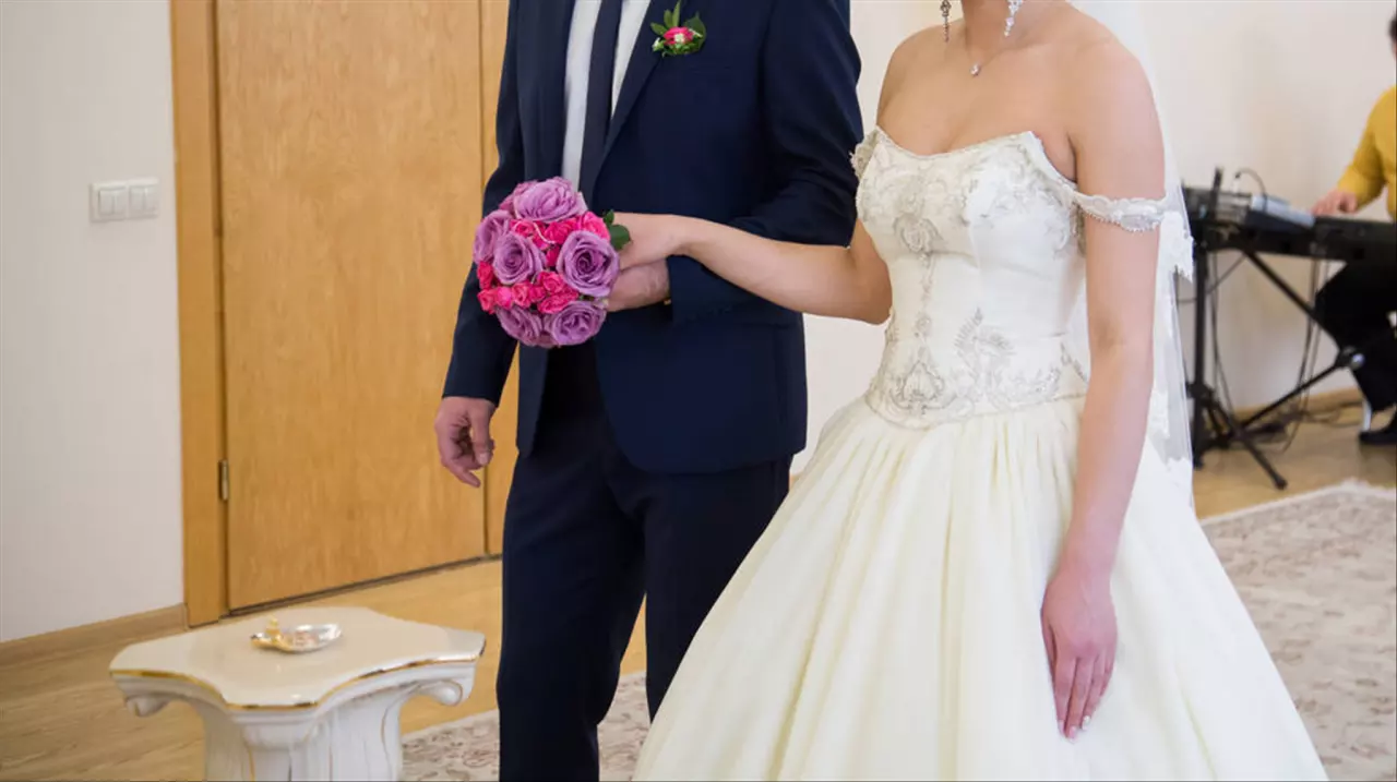 生辰八字算命婚姻免費 婚姻易有挫折八字