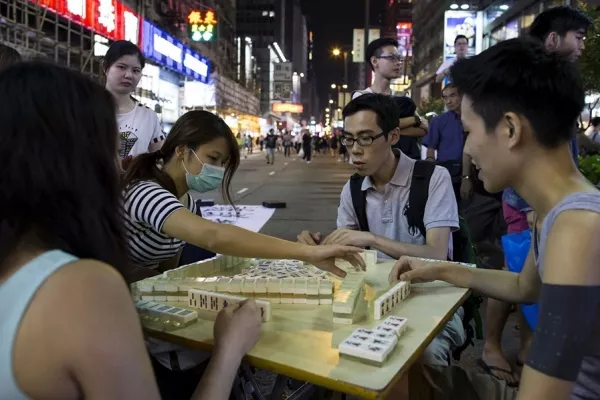 1、打麻将带6个硬币:打麻将带五帝钱会旺吗