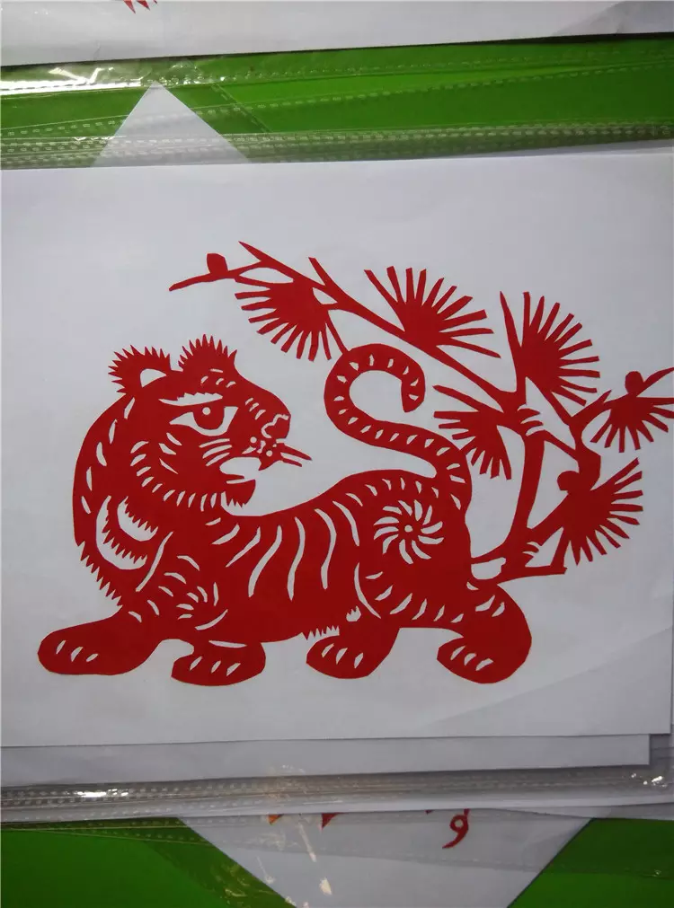 牛年喜庆剪纸图样：牛年窗花