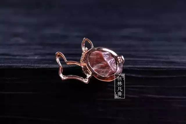 属狗的人佩戴什么招财，属狗的人佩带什么水晶能旺财