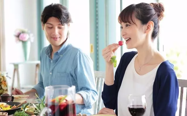 2、名字看兩個人是否合適:測兩個人的名字就能測出合不合適的名字叫什麼們幫幫忙