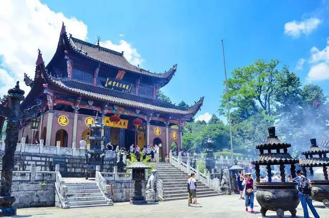 3、烧香的地方:烧香祈福的地方