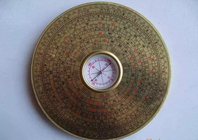 988年属龙的吉祥物，属龙大林木命戴什么饰品好"