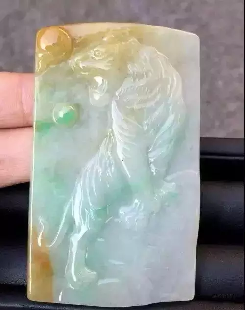 属虎的女人适合戴玉镯吗,火命的人适合带玉器吗