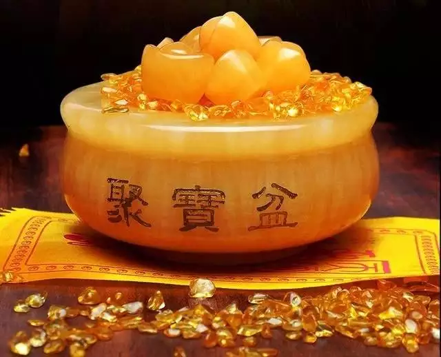 4、一生好運幸福發財女微信網名:一生好運幸福發財女微信網名想取個一家人健康又納福的網名