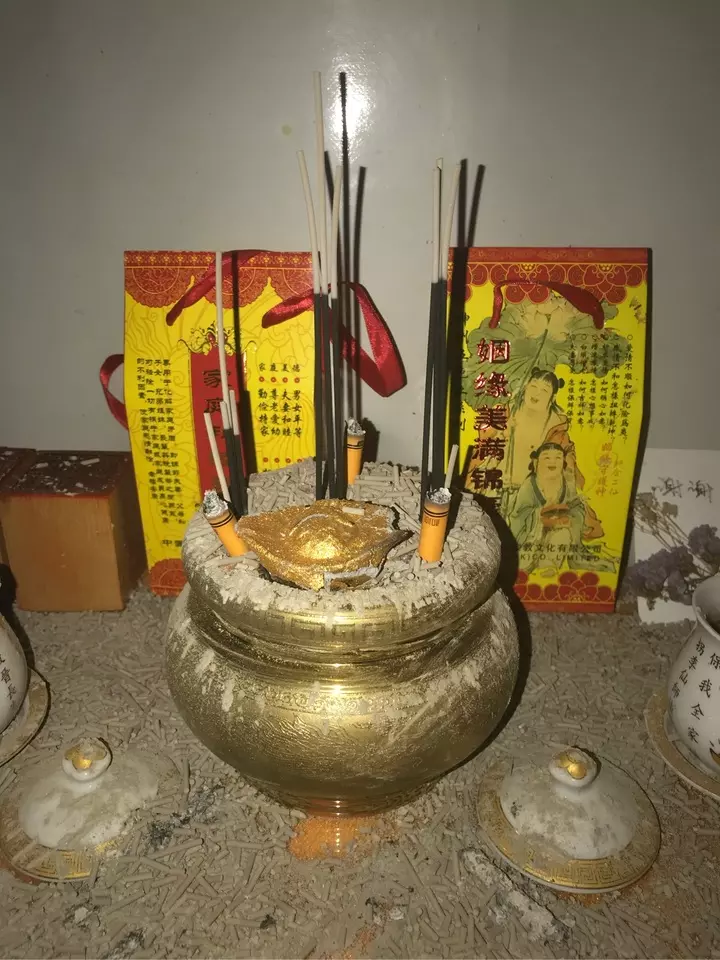 3、三支香的燃烧情况图解丹香:三支香两支没烧着预示什么