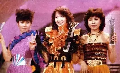 982年18歲是哪一年，18周歲是零幾年出生"