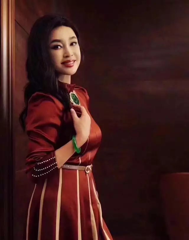 属龙的女人适合戴玉镯吗，属龙一生佩戴什么吊坠
