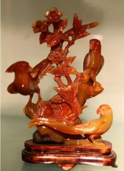 988年属龙的吉祥物，属龙大林木命戴什么饰品好"