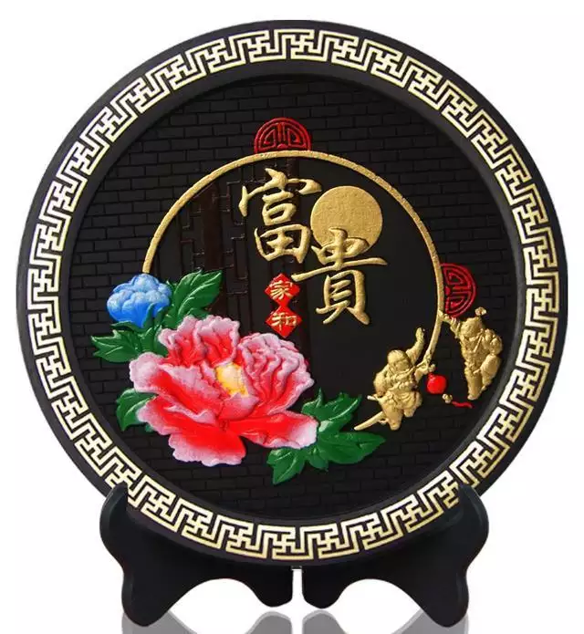988年属龙的吉祥物，属龙大林木命戴什么饰品好"