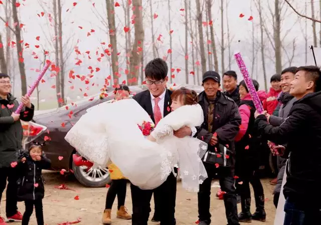 同歲的人結婚好嗎，同歲的夫妻到底好不好
