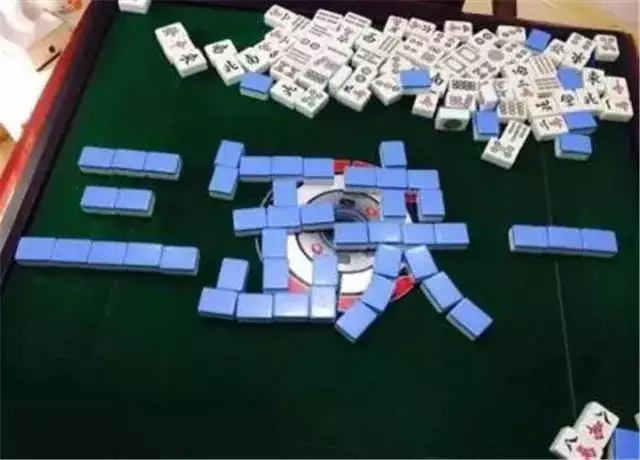 2、免费打麻将大全:我玩麻将天天输，输的特别多，想把本搬回来，怎么办，心烦