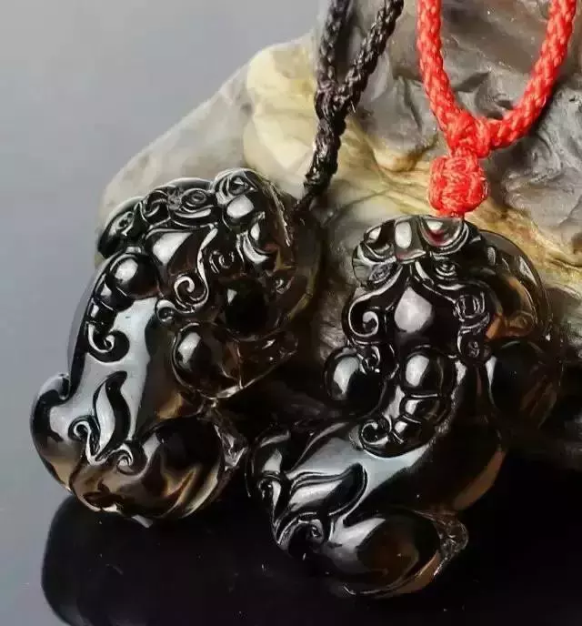 1、属虎的人能佩戴貔貅吗:属虎的女生能佩戴貔貅吗?