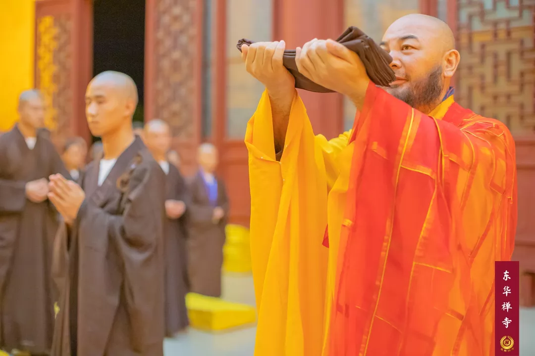 1、年8月份烧香拜好日子:年8月，能烧香拜，求运势