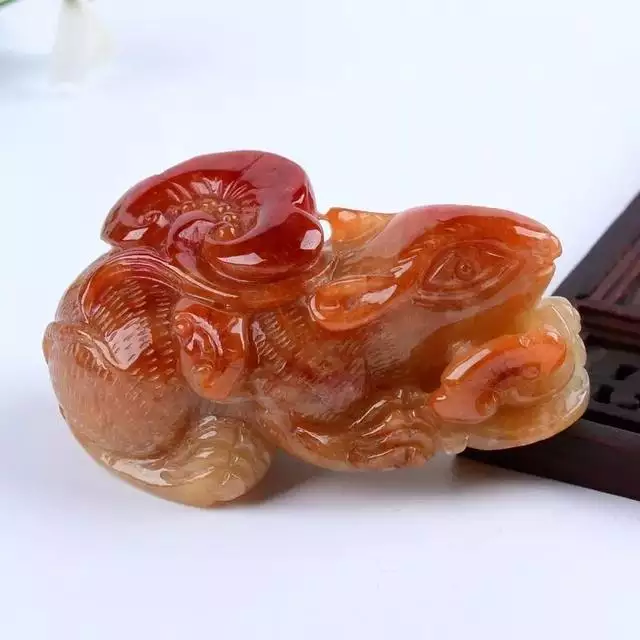 属虎的女人适合戴玉镯吗,火命的人适合带玉器吗