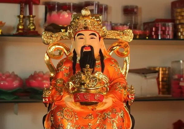 2、财神爷放在家里什么位置比较好:财神爷摆放家里什么位置