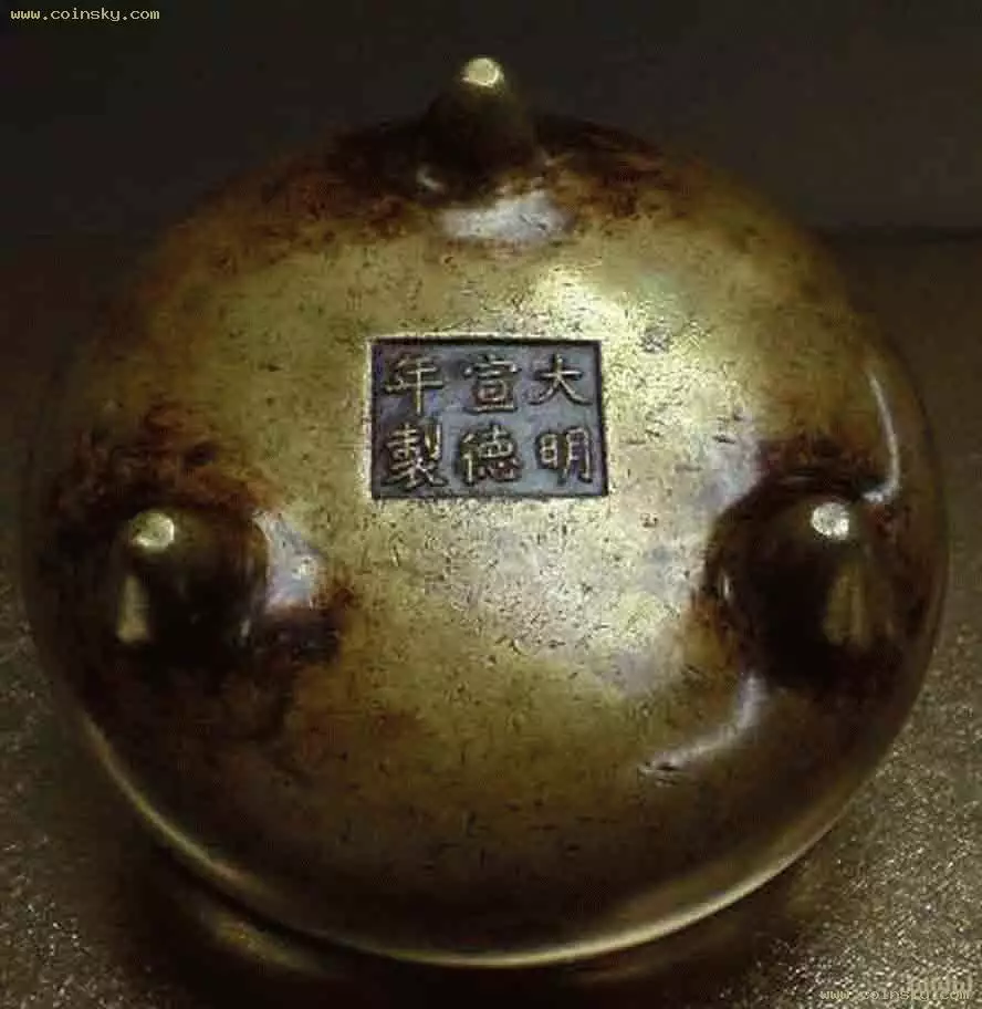 3、香炉里放几个硬币好:香炉里面放铜钱好不好