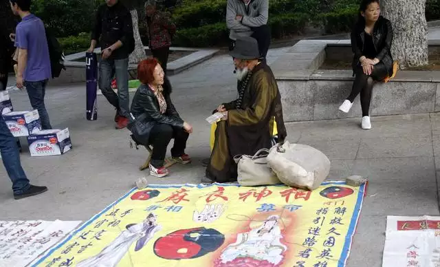 4、哪裡的算命先生比較准:有誰知道深圳哪裡算命比較準的嗎？