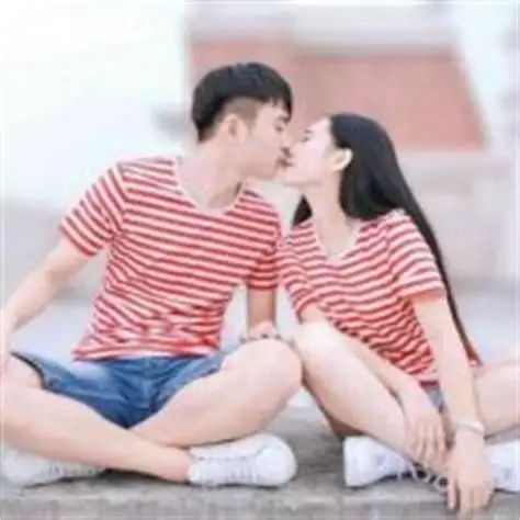 qq情侶頭像手牽手兩張