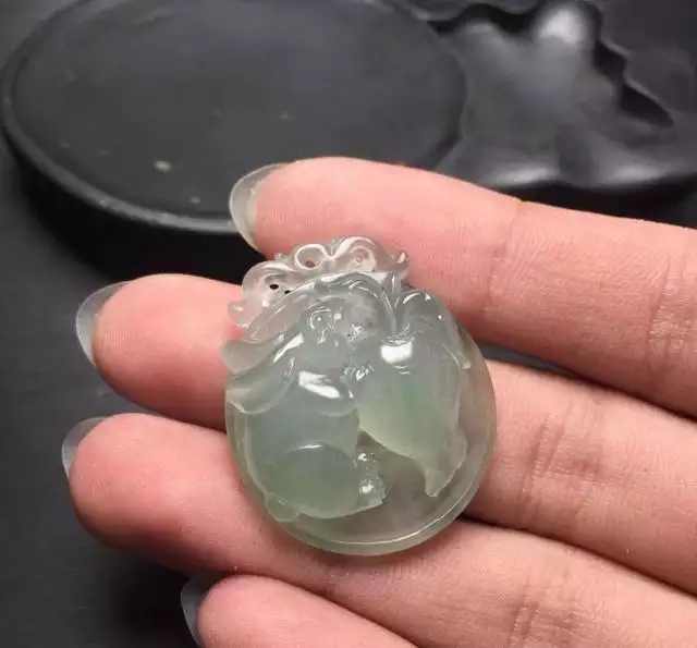 属虎的女人适合戴玉镯吗,火命的人适合带玉器吗