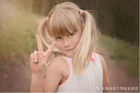 4、牛年女孩高雅有涵养的名字:牛年女孩起名字好寓意的字有哪些？