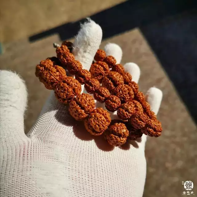 男人脖子上戴什么好，男人佩戴什么招财辟邪