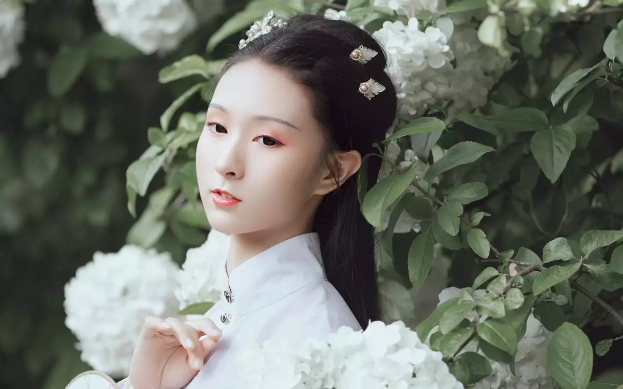 生肖蛇女一生命運，哪個生肖男最寵屬蛇女