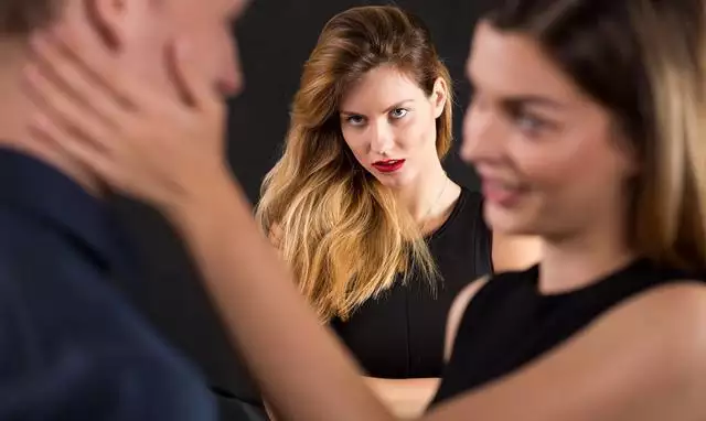 年有婚外情的生肖女：年一个女人可以找三个老公吗？