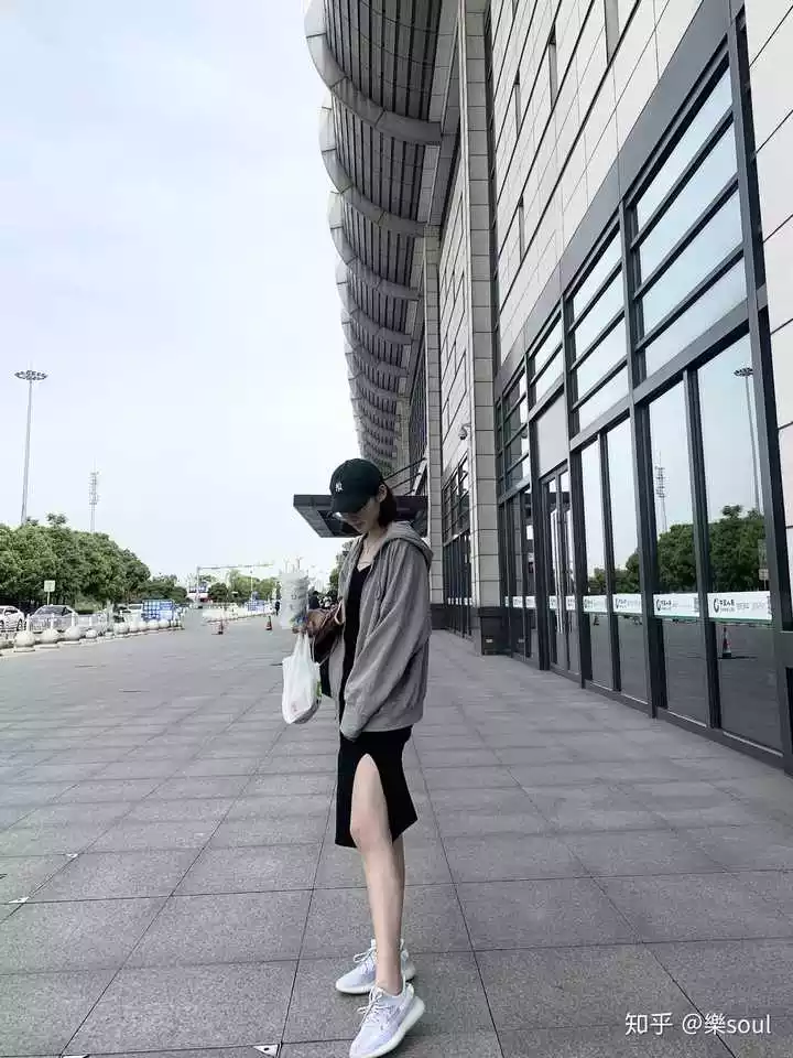 9、身高和情侣图:我身高,女朋友,她好矮,我该不该跟她