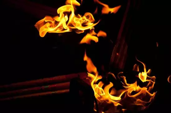 3、香燃烧的形状图解:一捆香烧香形状图解
