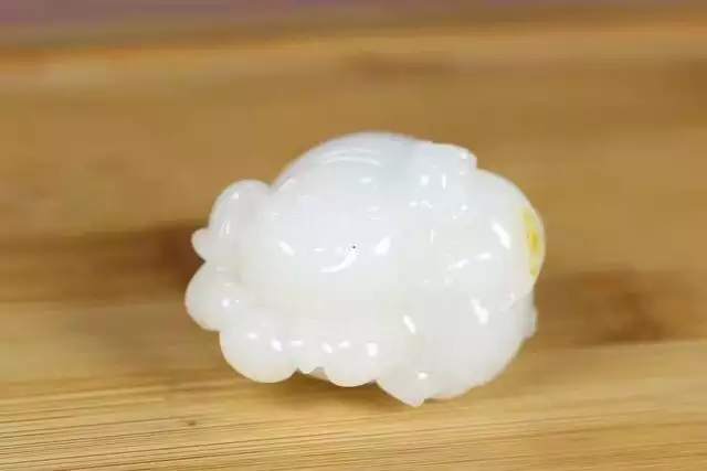 属虎的人应该佩戴什么玉器，属虎戴什么最合适