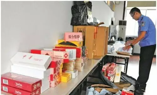 3、三支烟看吉凶倒了两支:烧香时三支香倒了一支香是什么意思?