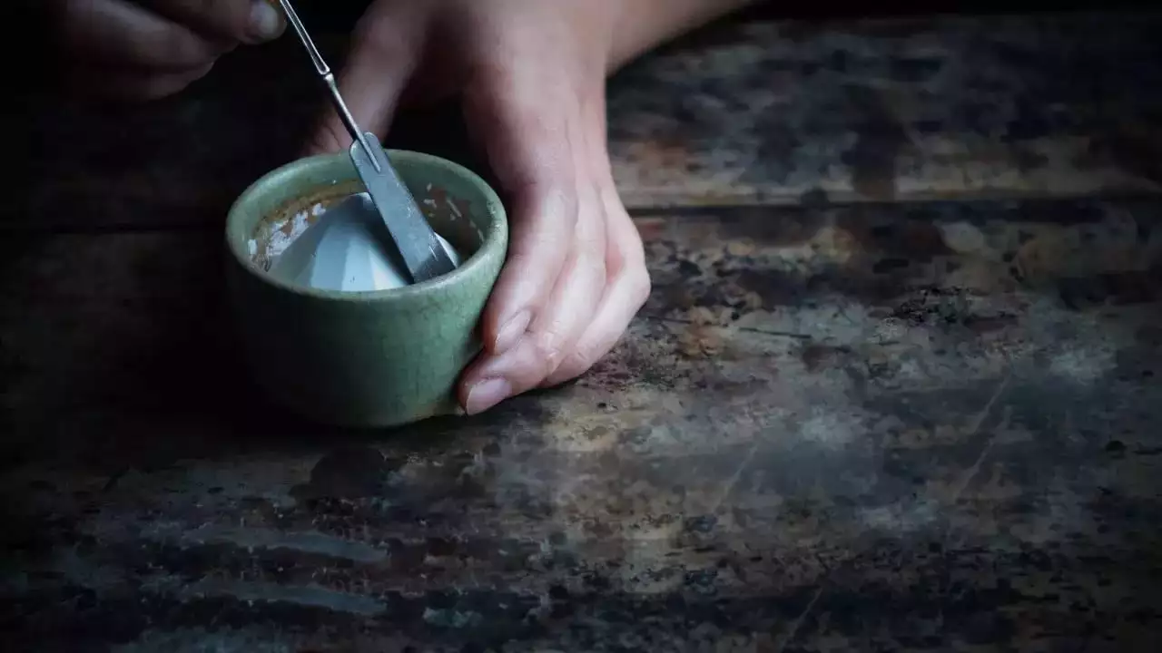 1、三支香最右边的灭了:为什么给上了三根香有一根灭了是右边的!!!