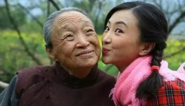 2、23岁属和什么属相最配:女属鸡与什么属相最配合