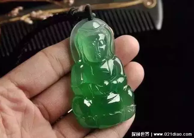 2、三种女人不适合戴翡翠:女人带玉带翡翠有什么好处