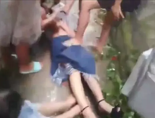 2、女生去掉所有服裝小內:女生們 你們小內內是用什麼洗的