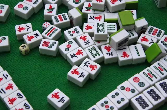 2、属牛打麻将坐哪个位置会赢:属牛的人打麻将坐哪个位置